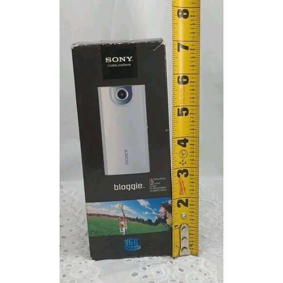 Sony Bloggie MHS-FS1 (4 GB) Hard Drive Camcorder Mobile HD Snap Camera Tested - Picture 10 of 11